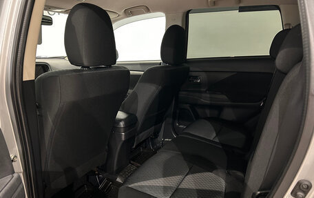 Mitsubishi Outlander III рестайлинг 3, 2015 год, 1 399 000 рублей, 13 фотография