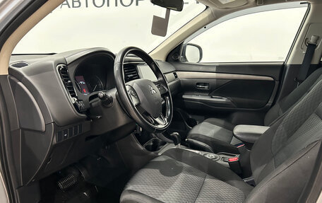 Mitsubishi Outlander III рестайлинг 3, 2015 год, 1 399 000 рублей, 15 фотография