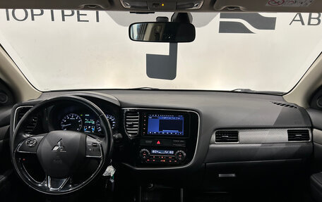 Mitsubishi Outlander III рестайлинг 3, 2015 год, 1 399 000 рублей, 17 фотография