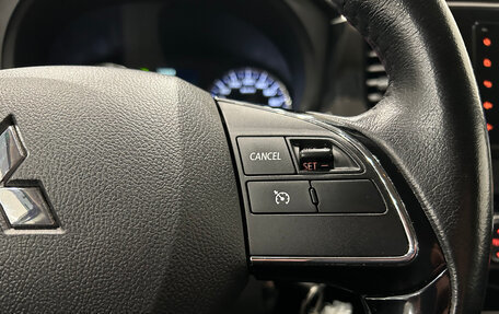 Mitsubishi Outlander III рестайлинг 3, 2015 год, 1 399 000 рублей, 22 фотография