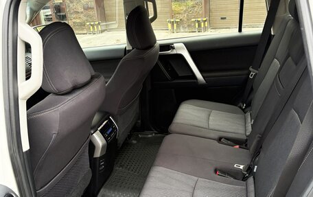 Toyota Land Cruiser Prado 150 рестайлинг 2, 2020 год, 5 600 000 рублей, 7 фотография