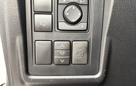 Toyota Land Cruiser Prado 150 рестайлинг 2, 2020 год, 5 600 000 рублей, 8 фотография