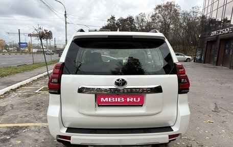 Toyota Land Cruiser Prado 150 рестайлинг 2, 2020 год, 5 600 000 рублей, 2 фотография