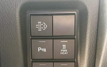 Toyota Land Cruiser Prado 150 рестайлинг 2, 2020 год, 5 600 000 рублей, 11 фотография