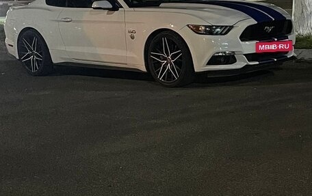 Ford Mustang VI рестайлинг, 2016 год, 4 200 000 рублей, 2 фотография