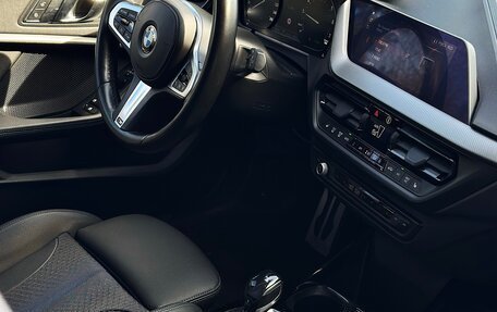 BMW 1 серия, 2021 год, 2 600 000 рублей, 9 фотография