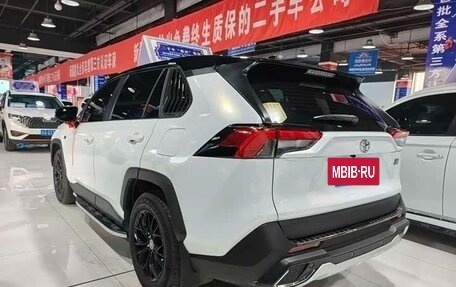 Toyota RAV4, 2022 год, 2 130 000 рублей, 3 фотография