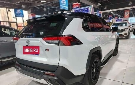 Toyota RAV4, 2022 год, 2 130 000 рублей, 4 фотография