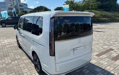 Honda Stepwgn, 2022 год, 2 250 000 рублей, 5 фотография