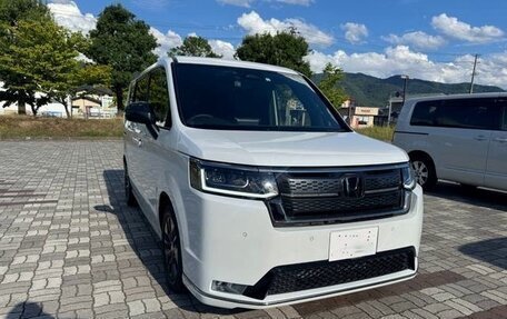 Honda Stepwgn, 2022 год, 2 250 000 рублей, 2 фотография