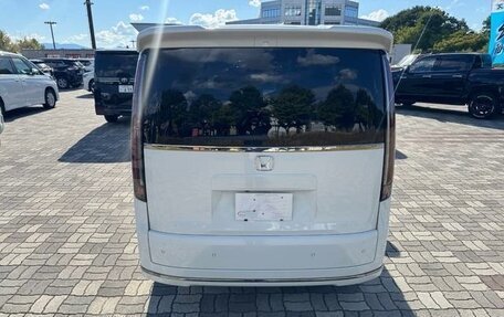 Honda Stepwgn, 2022 год, 2 250 000 рублей, 4 фотография