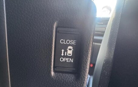 Honda Stepwgn, 2022 год, 2 250 000 рублей, 25 фотография