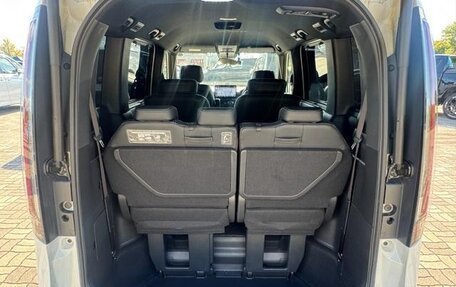 Honda Stepwgn, 2022 год, 2 250 000 рублей, 33 фотография