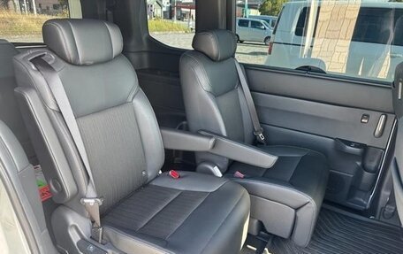 Honda Stepwgn, 2022 год, 2 250 000 рублей, 31 фотография