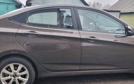 Hyundai Solaris II рестайлинг, 2014 год, 1 300 000 рублей, 3 фотография