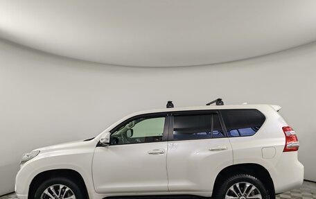 Toyota Land Cruiser Prado 150 рестайлинг 2, 2017 год, 3 895 000 рублей, 8 фотография