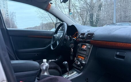 Toyota Avensis III рестайлинг, 2006 год, 770 000 рублей, 4 фотография