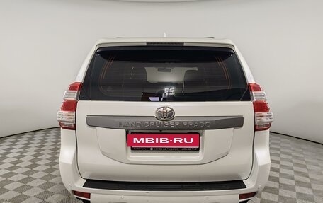 Toyota Land Cruiser Prado 150 рестайлинг 2, 2017 год, 3 895 000 рублей, 6 фотография