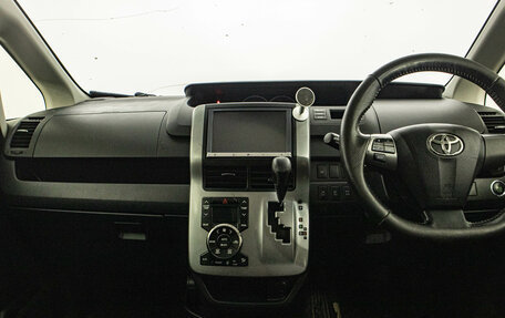 Toyota Voxy II, 2012 год, 1 469 000 рублей, 13 фотография