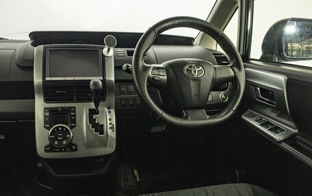 Toyota Voxy II, 2012 год, 1 469 000 рублей, 14 фотография