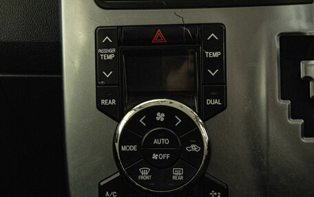 Toyota Voxy II, 2012 год, 1 469 000 рублей, 18 фотография