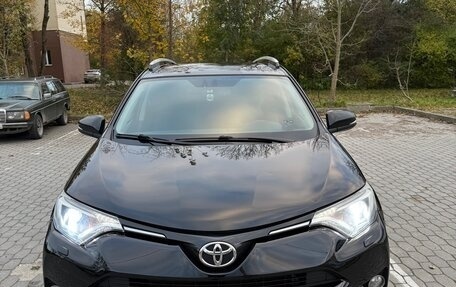 Toyota RAV4, 2017 год, 2 190 000 рублей, 3 фотография