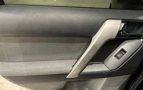 Toyota Land Cruiser Prado 150 рестайлинг 2, 2011 год, 2 999 000 рублей, 14 фотография