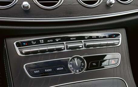 Mercedes-Benz E-Класс, 2019 год, 4 100 000 рублей, 16 фотография