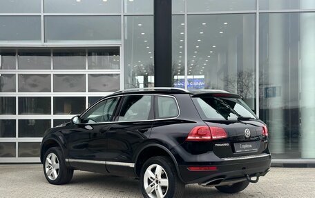 Volkswagen Touareg III, 2011 год, 1 628 000 рублей, 2 фотография