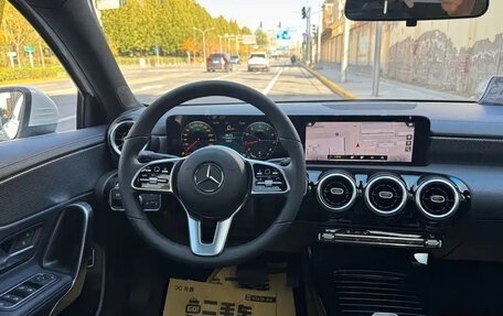 Mercedes-Benz A-Класс, 2022 год, 1 600 000 рублей, 13 фотография