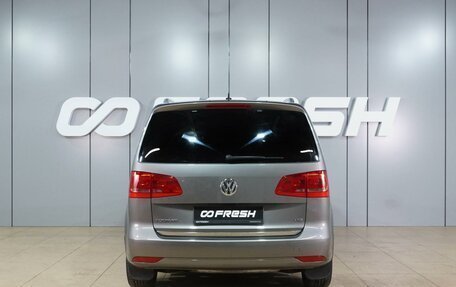 Volkswagen Touran III, 2011 год, 999 000 рублей, 4 фотография