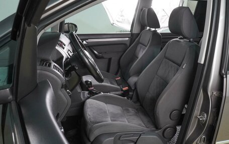 Volkswagen Touran III, 2011 год, 999 000 рублей, 10 фотография