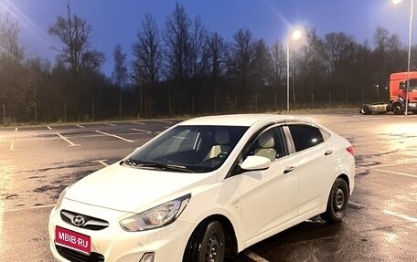 Hyundai Solaris II рестайлинг, 2012 год, 810 000 рублей, 1 фотография