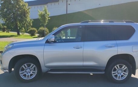 Toyota Land Cruiser Prado 150 рестайлинг 2, 2010 год, 2 950 000 рублей, 2 фотография