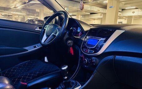 Hyundai Solaris II рестайлинг, 2012 год, 690 000 рублей, 12 фотография