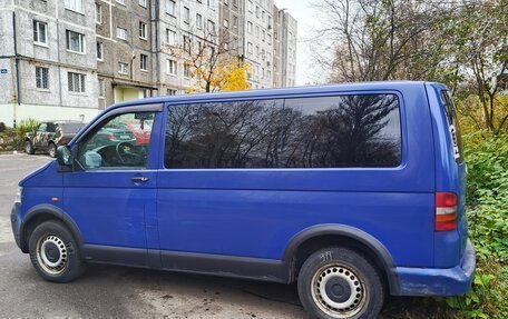 Volkswagen Caravelle T5, 2006 год, 750 000 рублей, 2 фотография