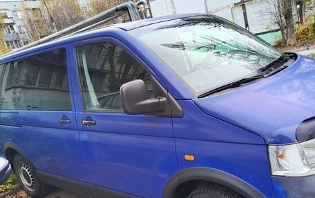 Volkswagen Caravelle T5, 2006 год, 750 000 рублей, 3 фотография