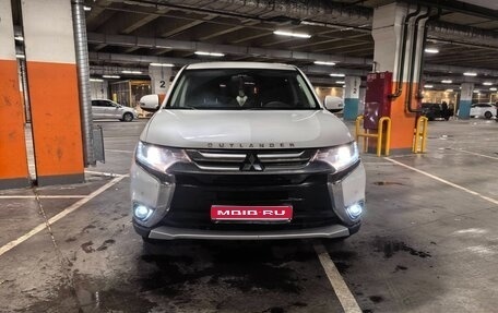 Mitsubishi Outlander III рестайлинг 3, 2016 год, 1 580 000 рублей, 1 фотография