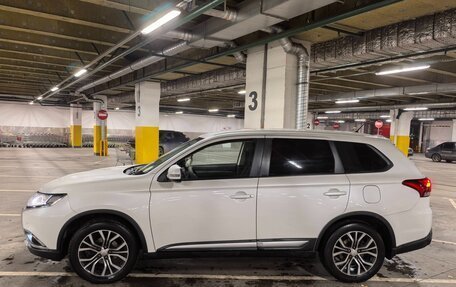 Mitsubishi Outlander III рестайлинг 3, 2016 год, 1 580 000 рублей, 3 фотография