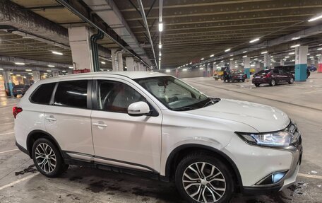 Mitsubishi Outlander III рестайлинг 3, 2016 год, 1 580 000 рублей, 2 фотография