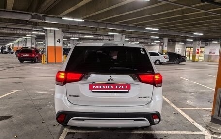 Mitsubishi Outlander III рестайлинг 3, 2016 год, 1 580 000 рублей, 4 фотография