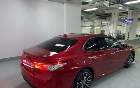 Toyota Camry, 2021 год, 3 760 000 рублей, 2 фотография