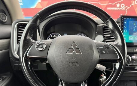 Mitsubishi Outlander III рестайлинг 3, 2018 год, 1 990 000 рублей, 12 фотография