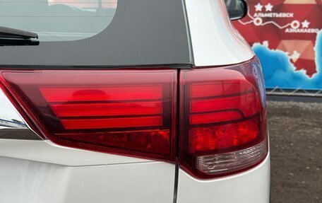 Mitsubishi Outlander III рестайлинг 3, 2018 год, 1 990 000 рублей, 9 фотография