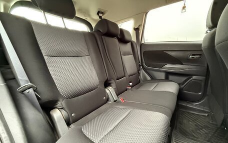 Mitsubishi Outlander III рестайлинг 3, 2018 год, 1 990 000 рублей, 20 фотография