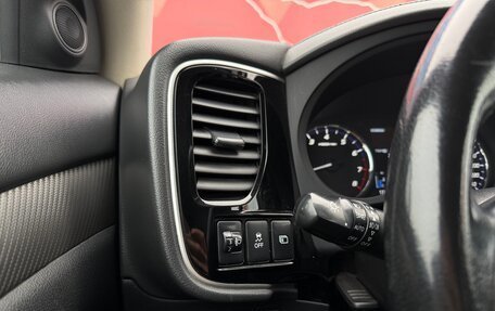 Mitsubishi Outlander III рестайлинг 3, 2018 год, 1 990 000 рублей, 14 фотография