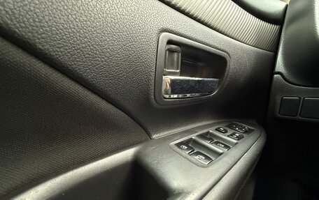 Mitsubishi Outlander III рестайлинг 3, 2018 год, 1 990 000 рублей, 15 фотография