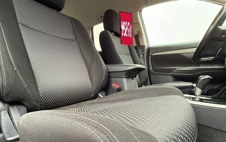 Mitsubishi Outlander III рестайлинг 3, 2018 год, 1 990 000 рублей, 21 фотография