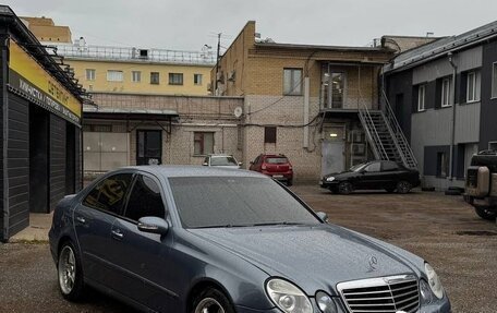 Mercedes-Benz E-Класс, 2003 год, 900 000 рублей, 2 фотография