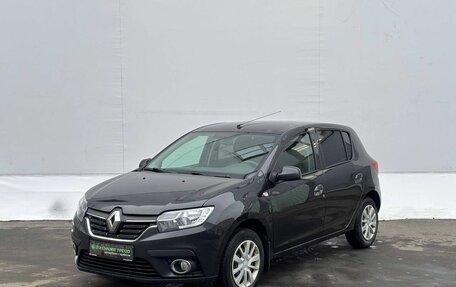 Renault Sandero II рестайлинг, 2018 год, 758 000 рублей, 1 фотография